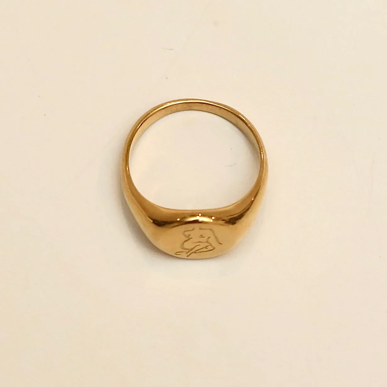 silhouette engraved Signet Ring